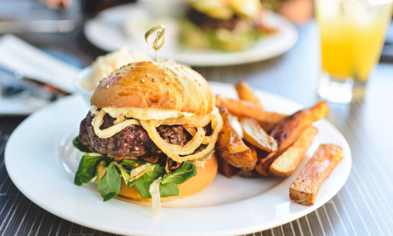 assiette hamburger frites